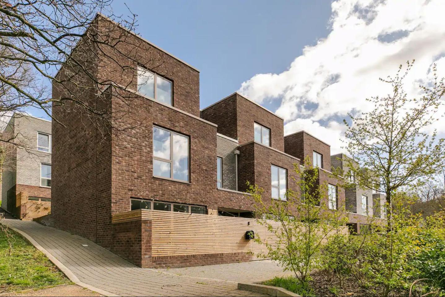 A Modern Lavish En-Suite Bedroom London Exterior photo